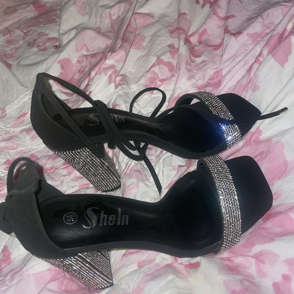 Women’s Sparkly wrap around black heel